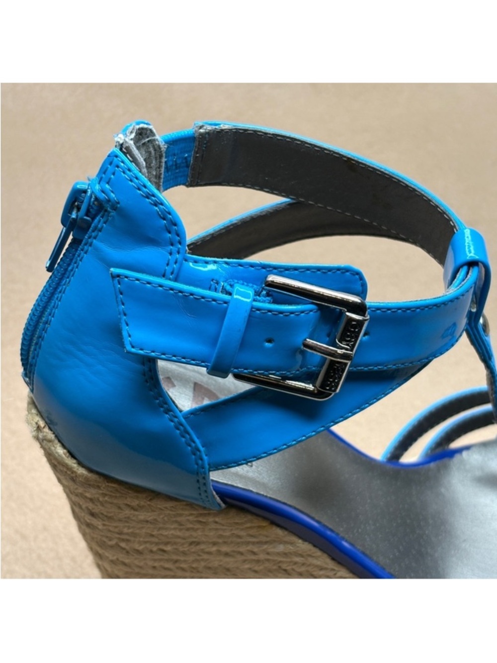 Guess Blue Patent Leather T-Strap Heels Size 7.5 Turquoise Espadrille Pump Cute - Picture 4 of 6